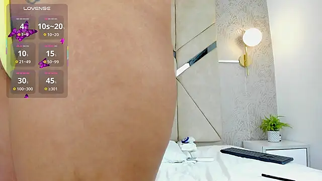 LiaVelez online show from 09/18/25, 01:35