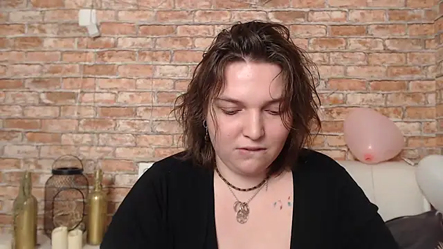 Amelia Kiss  online show from 02/13/25, 06:52