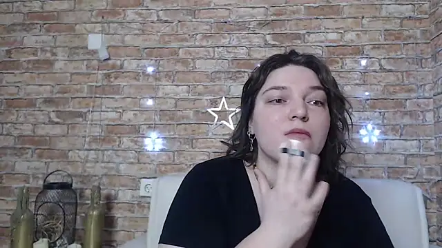 Amelia Kiss  online show from 03/10/25, 12:40