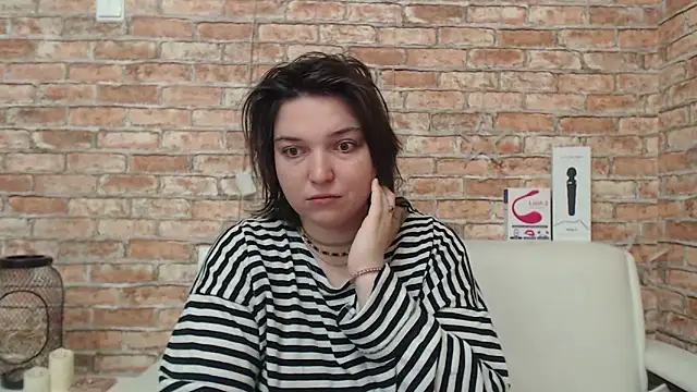 Amelia Kiss  online show from 10/23/25, 12:32