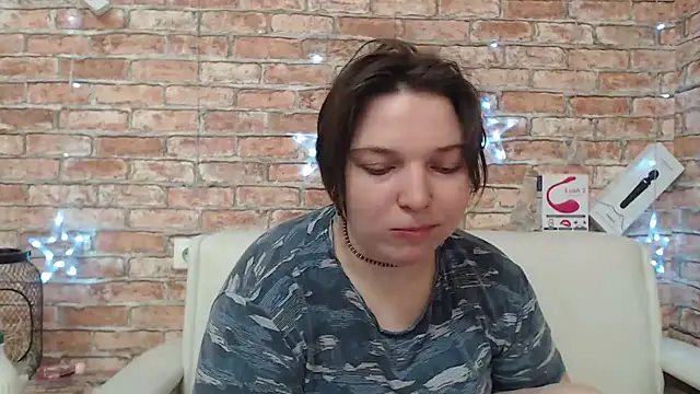 Amelia Kiss  online show from 04/15/26, 01:01