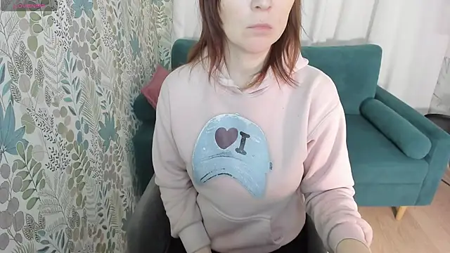 Snapshot of ZoeEast chatting on 12/21/25, 01:29 ZoeEast online show from 12/21/25, 01:29