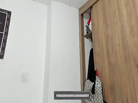 Snapshot of eeaa01 chatting on 11/24/25, 08:52 eeaa01 online show from 11/24/25, 08:52