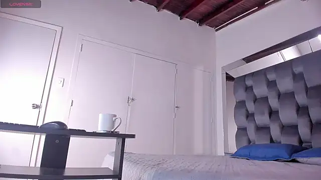 Snapshot of pamela-wells chatting on 02/10/26, 11:14 pamela-wells online show from 02/10/26, 11:14