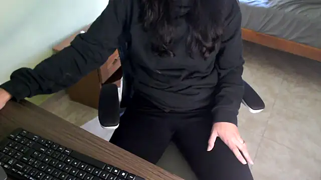 Snapshot of samantha_s69 chatting on 02/13/26, 04:03 samantha s69 online show from 02/13/26, 04:03