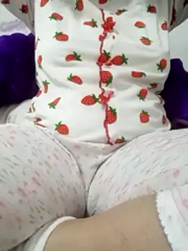 Snapshot of Bombamom chatting on 03/04/26, 08:31 Bombamom online show from 03/04/26, 08:31