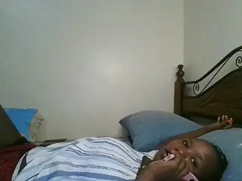 Snapshot of Sonnia_ chatting on 02/25/25, 01:50 Sonnia online show from 02/25/25, 01:50