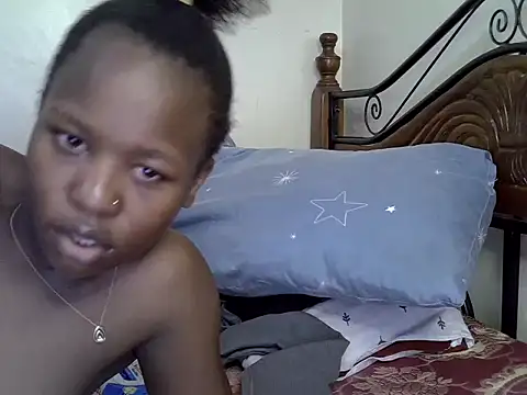 Snapshot of Sonnia_ chatting on 03/08/25, 01:47 Sonnia online show from 03/08/25, 01:47