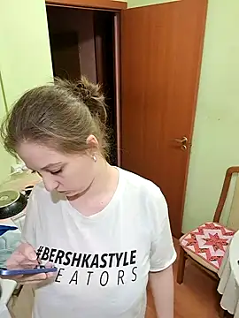 Sakura Green online show from 03/04/25, 06:18