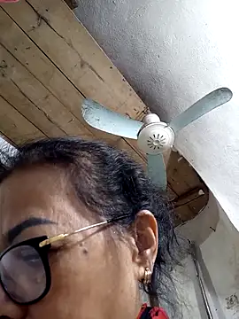 Hotestlove online show from 11/21/25, 12:54