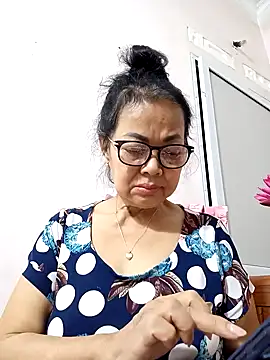 Hotestlove online show from 12/04/25, 12:03