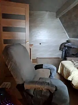 Snapshot of Foxyshaved chatting on 05/15/26, 03:57 Foxyshaved online show from 05/15/26, 03:57