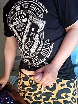 Snapshot of Foxyshaved chatting on 05/17/26, 10:22 Foxyshaved online show from 05/17/26, 10:22