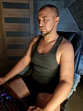 Snapshot of Foxyshaved chatting on 07/20/26, 10:39 Foxyshaved online show from 07/20/26, 10:39