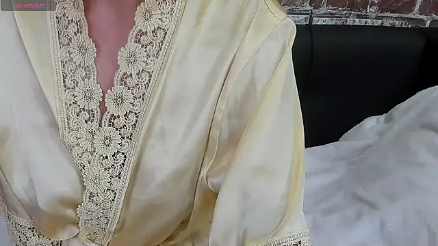 Snapshot of yourastral chatting on 12/13/24, 01:15 yourastral online show from 12/13/24, 01:15