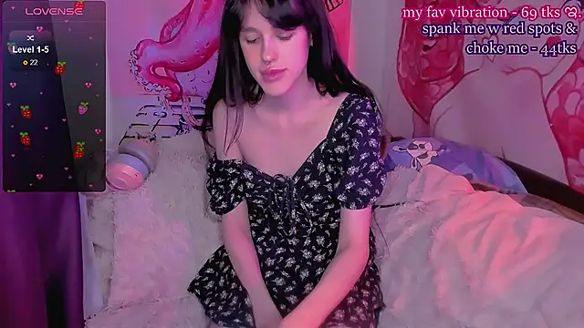 Snapshot of Sofagreen_ chatting on 12/04/24, 09:57 Sofagreen online show from 12/04/24, 09:57