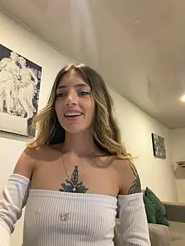 Snapshot of IsadoraGalle_ chatting on 06/14/26, 11:18 IsadoraGalle online show from 06/14/26, 11:18