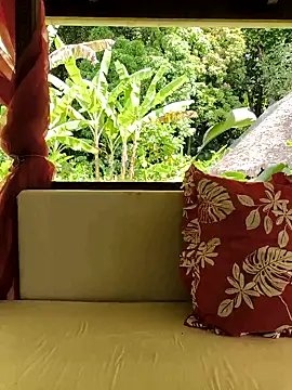 Snapshot of emma4xxx chatting on 01/09/25, 08:11 emma4xxx online show from 01/09/25, 08:11