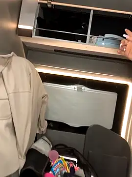 Snapshot of emma4xxx chatting on 09/14/25, 08:19 emma4xxx online show from 09/14/25, 08:19