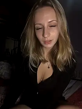 emma4xxx online show from 12/20/25, 08:49