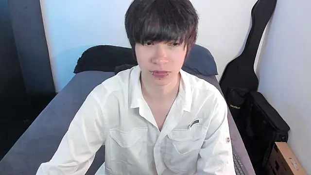 Snapshot of Aventure_Twinks chatting on 04/23/26, 10:34 Aventure Twinks online show from 04/23/26, 10:34