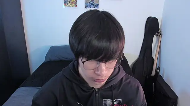 Snapshot of Aventure_Twinks chatting on 05/16/26, 12:40 Aventure Twinks online show from 05/16/26, 12:40