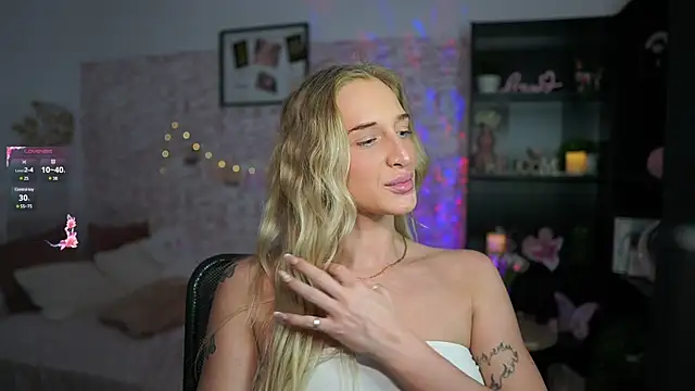 Nicolette  Shea  online show from 03/09/25, 05:06