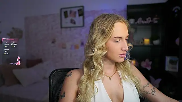 Nicolette  Shea  online show from 03/21/25, 09:34