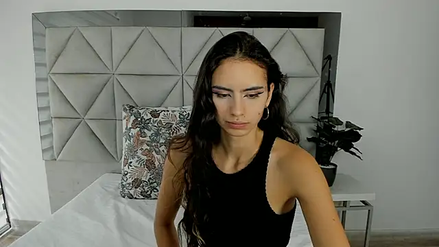 nina pons online show from 02/21/25, 08:49