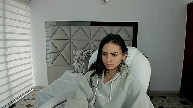 nina pons online show from 03/12/25, 09:03