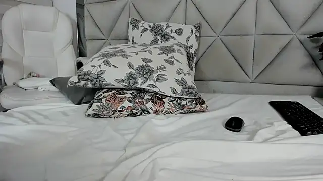 nina pons online show from 03/19/25, 02:05