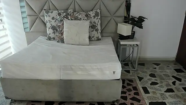 nina pons online show from 10/14/25, 09:04