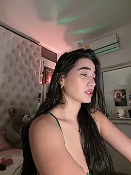 ZarahEvans online show from 12/18/25, 08:04