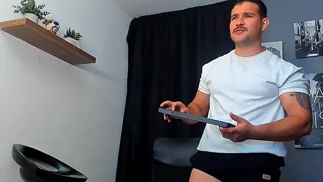 Snapshot of AndrewDiaz chatting on 07/22/26, 08:17 AndrewDiaz online show from 07/22/26, 08:17