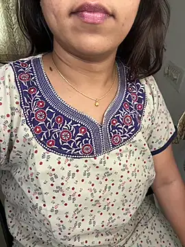 Snapshot of kannadatelugugirl chatting on 12/18/24, 10:08 kannadatelugugirl online show from 12/18/24, 10:08