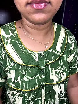 Snapshot of kannadatelugugirl chatting on 10/09/25, 01:14 kannadatelugugirl online show from 10/09/25, 01:14