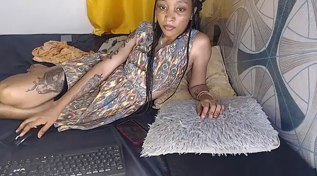 Snapshot of Candiey001 chatting on 12/10/24, 06:28 Candiey001 online show from 12/10/24, 06:28