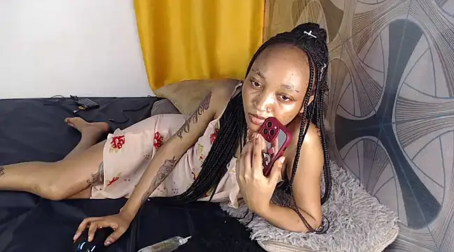 Snapshot of Candiey001 chatting on 12/16/24, 06:38 Candiey001 online show from 12/16/24, 06:38