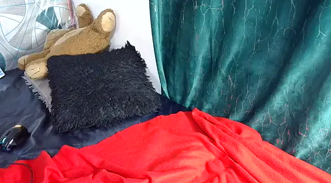 Snapshot of Candiey001 chatting on 02/25/25, 10:18 Candiey001 online show from 02/25/25, 10:18