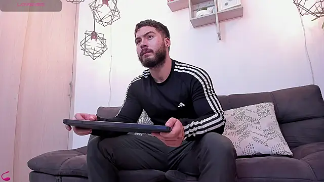 Snapshot of SebastianVilla_ chatting on 01/07/25, 11:14 SebastianVilla online show from 01/07/25, 11:14