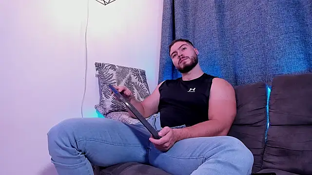 Snapshot of SebastianVilla_ chatting on 02/11/25, 11:22 SebastianVilla online show from 02/11/25, 11:22