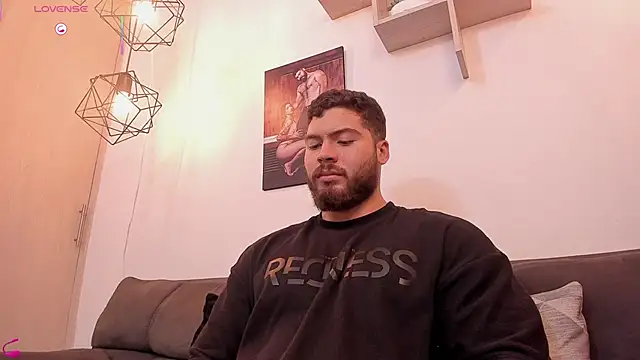 Snapshot of SebastianVilla_ chatting on 09/15/25, 11:05 SebastianVilla online show from 09/15/25, 11:05