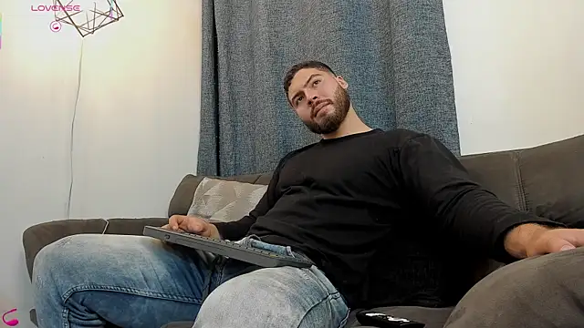 Snapshot of SebastianVilla_ chatting on 09/26/25, 12:14 SebastianVilla online show from 09/26/25, 12:14