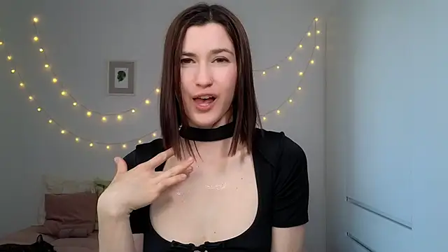 Snapshot of AliciaNewell chatting on 06/08/26, 12:05 AliciaNewell online show from 06/08/26, 12:05