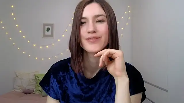 Snapshot of AliciaNewell chatting on 06/13/26, 04:43 AliciaNewell online show from 06/13/26, 04:43