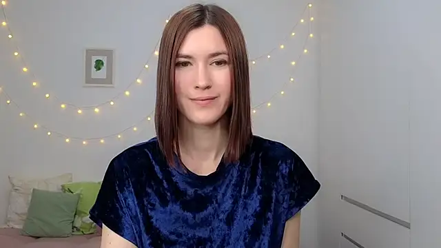 Snapshot of AliciaNewell chatting on 06/15/26, 05:20 AliciaNewell online show from 06/15/26, 05:20