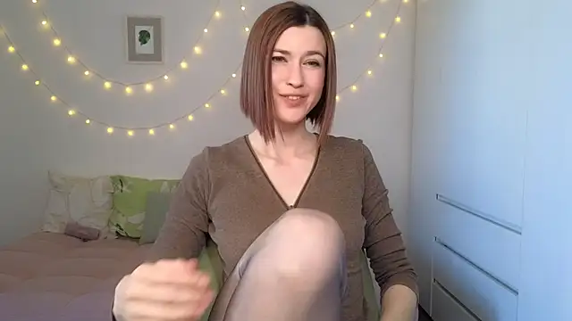 Snapshot of AliciaNewell chatting on 06/23/26, 04:32 AliciaNewell online show from 06/23/26, 04:32