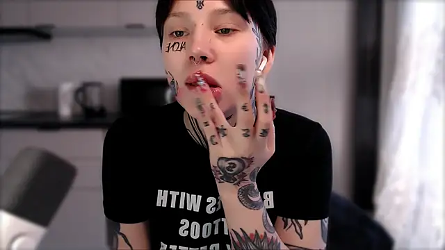 tradishka online show from 02/15/25, 01:49