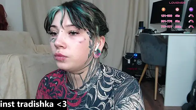Snapshot of tradishka chatting on 07/06/26, 12:40 tradishka online show from 07/06/26, 12:40
