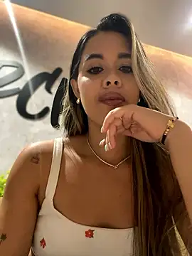 Snapshot of Emilia_Bakerr chatting on 12/02/24, 06:43 Emilia Bakerr online show from 12/02/24, 06:43